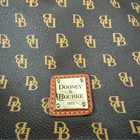 Dooney & Bourke Gretta Adjustable Crossbody Leather top zipper closure - Picture 2 of 12